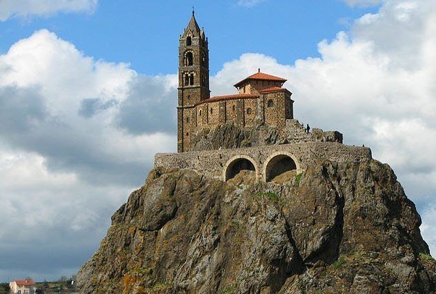 10 самых необычных церквей в мире