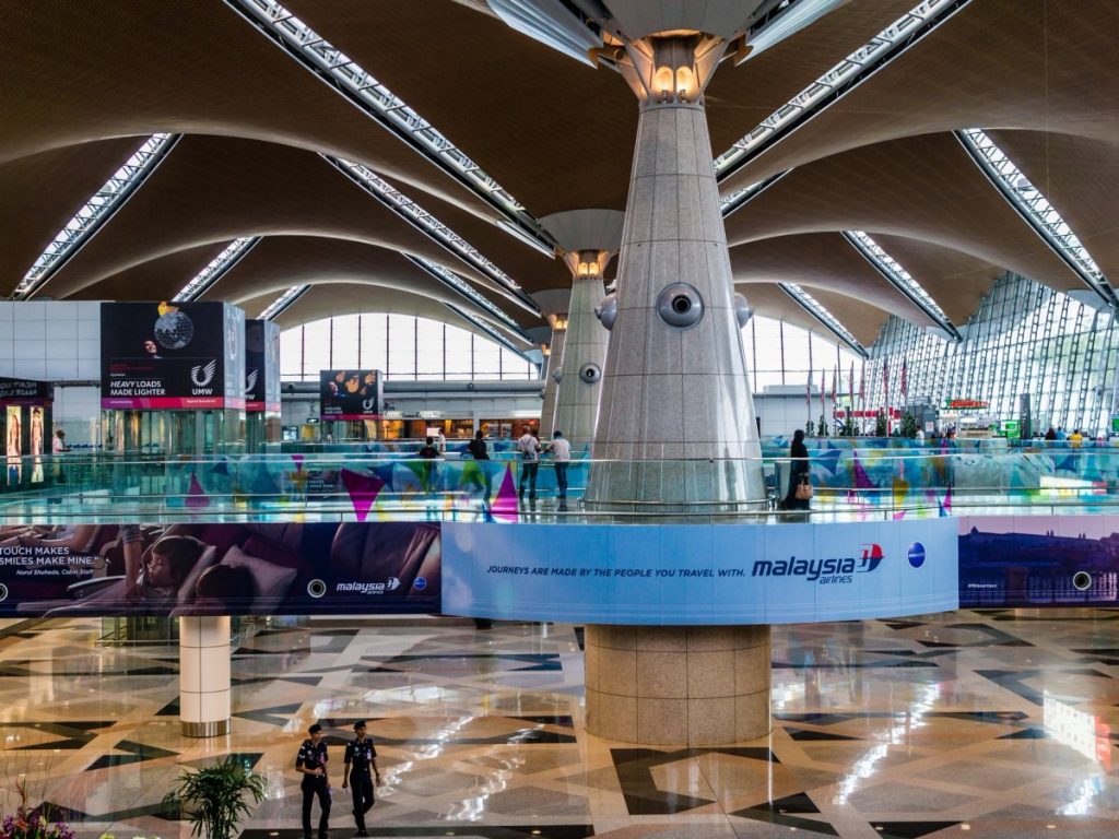 10 самых красивых и необычных аэропортов мира