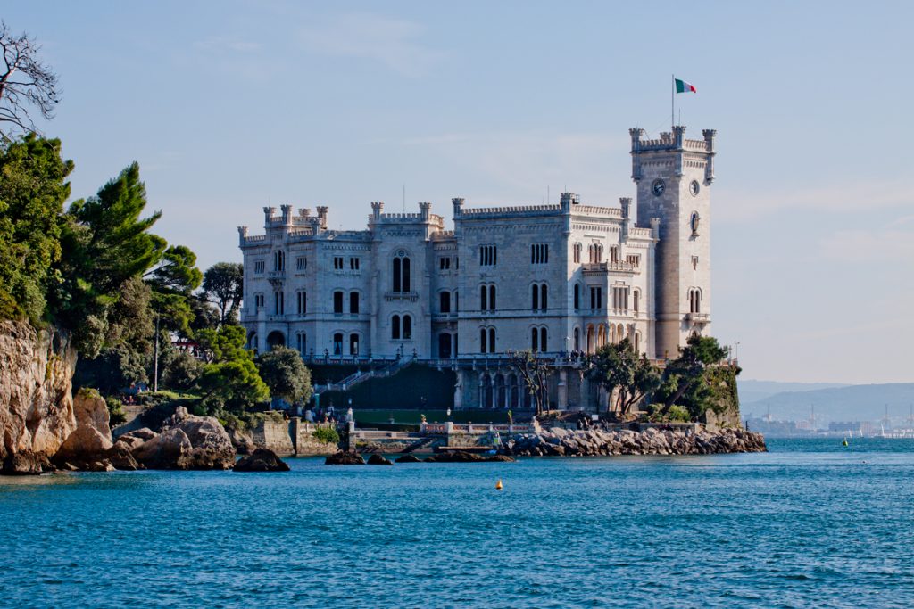 Пятерка самых уникальных замков Италии