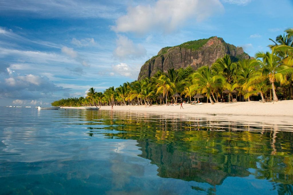 10 самых красивых островов мира, доступных для посещения туристами