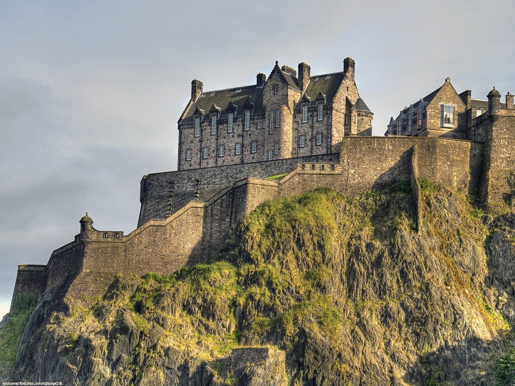 15 самых красивых древних замков мира