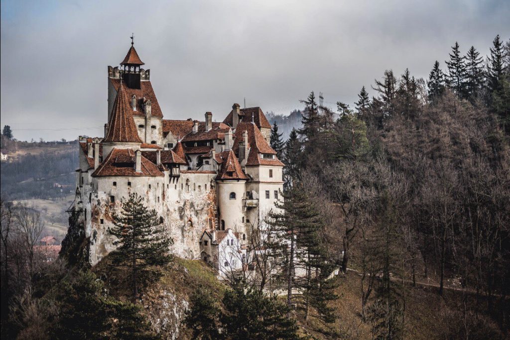 15 самых красивых древних замков мира