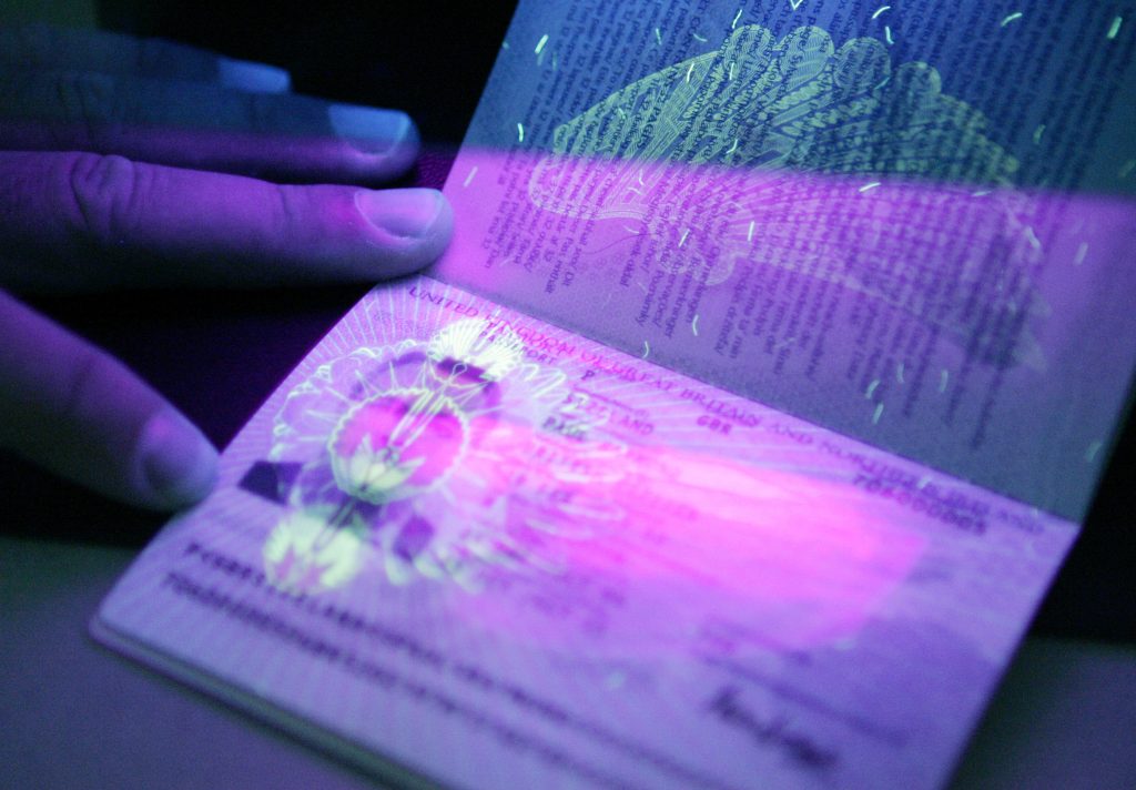 Биометрический загранпаспорт: что это такое и почему он нужен каждому путешественнику