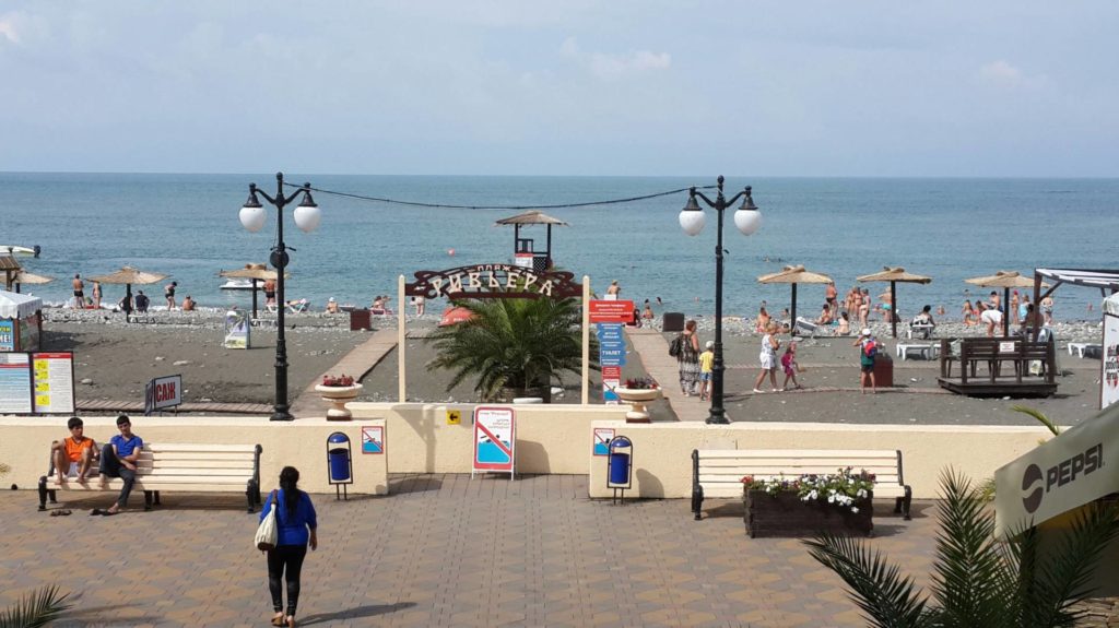 Самые чистые и безопасные пляжи в Сочи, где можно отдохнуть с малышом