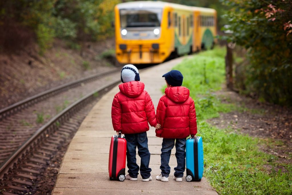 Чем занять детей в долгом путешествии на поезде