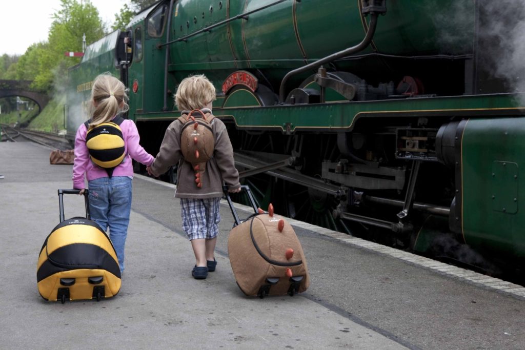 Чем занять детей в долгом путешествии на поезде