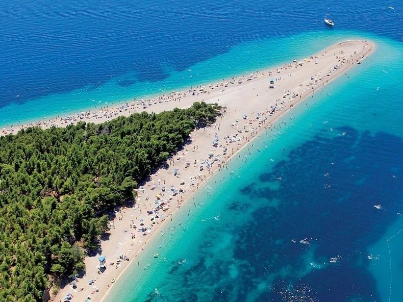 Лучшие пляжи Европы, где можно позагорать летом