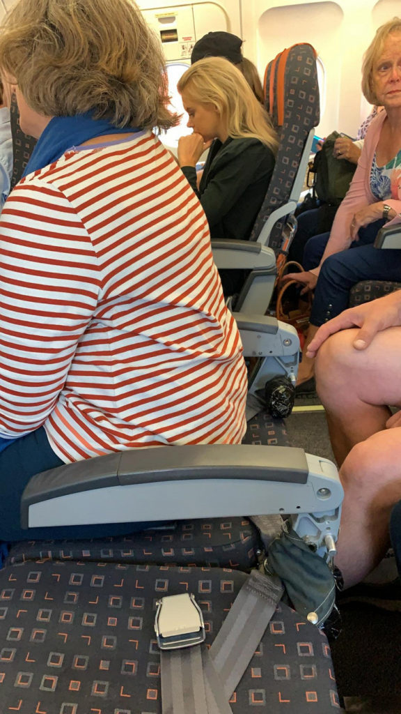 Авиакомпания попала в скандал из-за фото