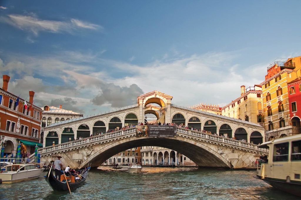 Самые необычные мосты, куда съезжаются туристы со всего мира