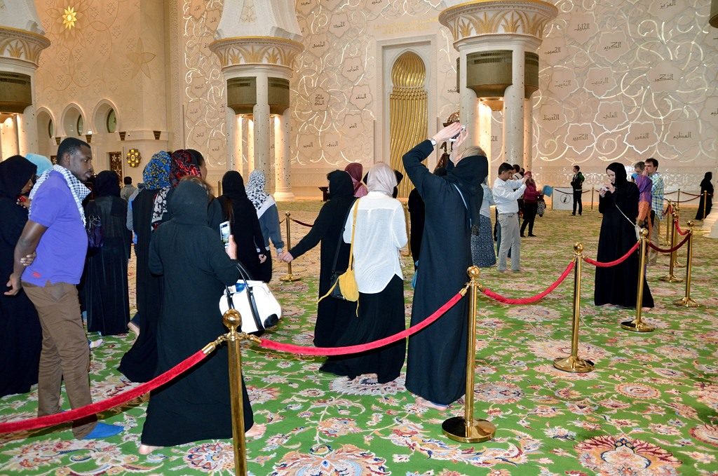 Какие правила важно соблюдать туристам, пришедшим на экскурсию в мечеть