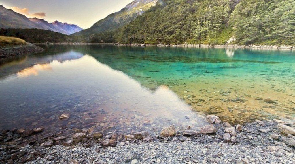 Почему в чистейшем озере Новой Зеландии запрещено купаться