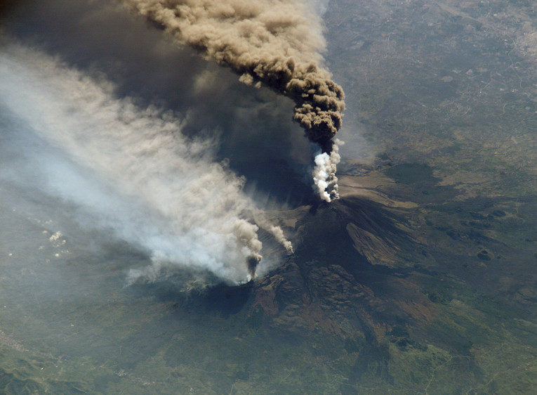 Где все еще могут извергаться вулканы