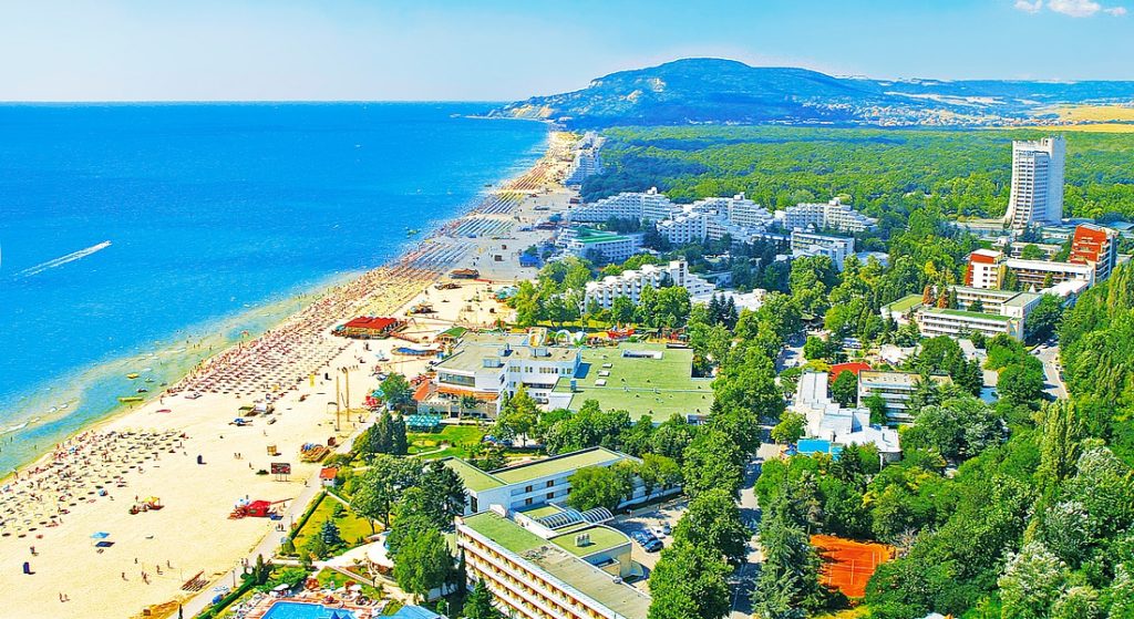 5 городов в Болгарии где пляжный сезон открывается раньше всего