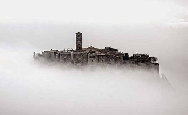 Чивита ди Баньореджо - мертвый город в Италии.