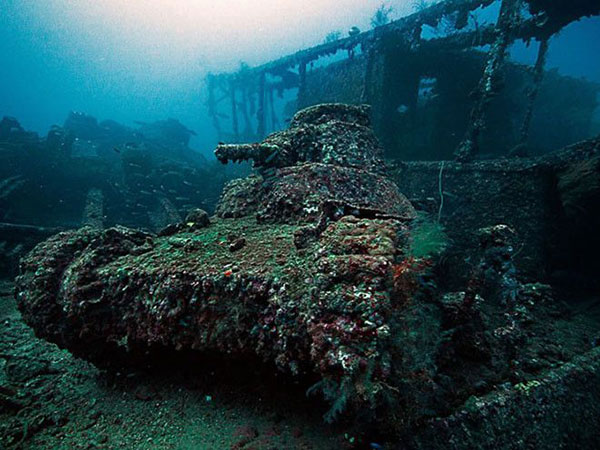 Лагуна Трук - самое большое подводное кладбище военной техники