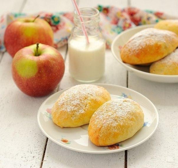 Пирожки из творожного теста с яблоками