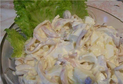 Очень вкусный салат из кальмаров с плавленным сыром