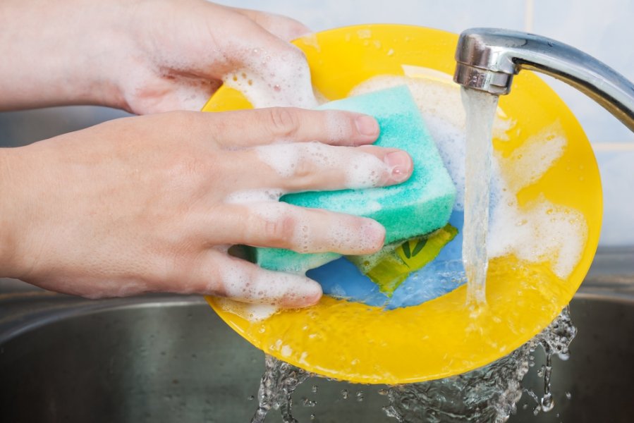 Могут ли быть опасны моющие средства для посуды?
