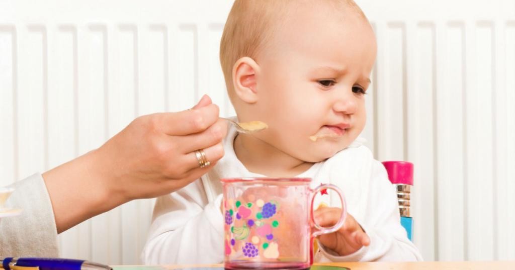 Ребенку год ничего не ест: что делать?