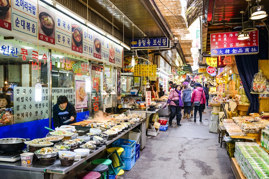 Приворотные зелья, лотосы и каракатицы: 13 самых колоритных рынков мира