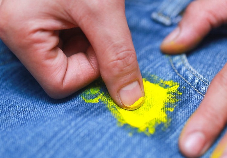 Как очистить краску с одежды