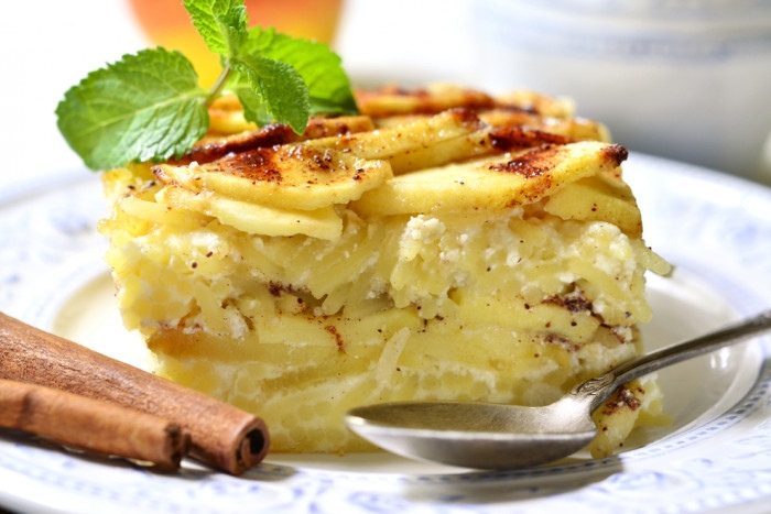 Лапшевник с яблоками и корицей: вкусный домашний десерт