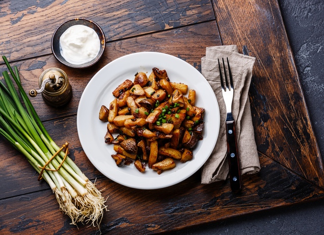 Жареная картошка с грибами: самый простой рецепт