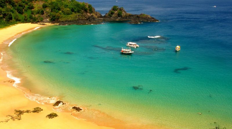 10 самых красивых пляжей в скалах
