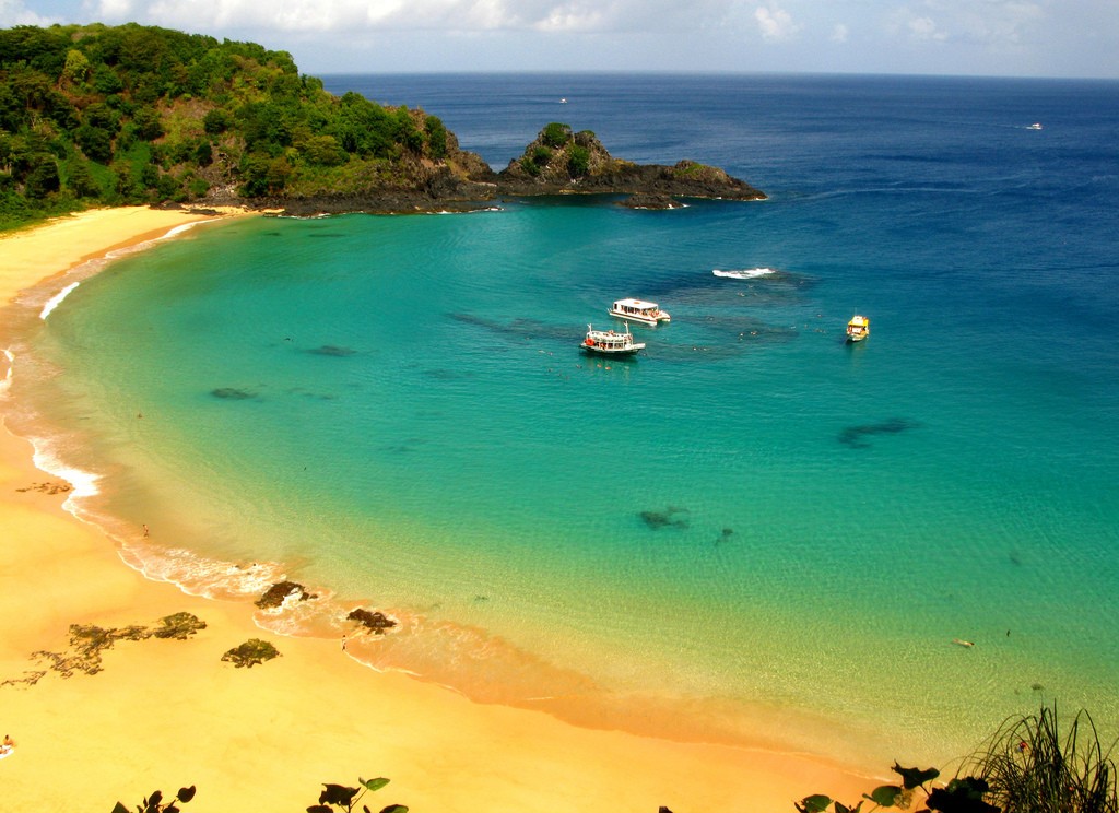 10 самых красивых пляжей в скалах