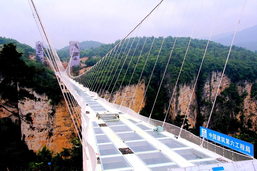 Стеклянный мост. Прогулка по новому китайскому аттракциону