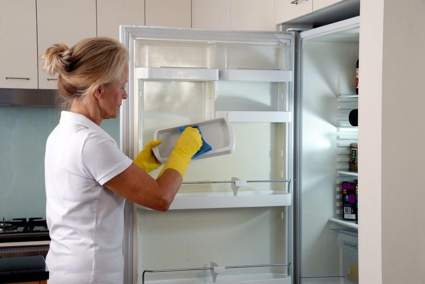 Как быстро разморозить холодильник?