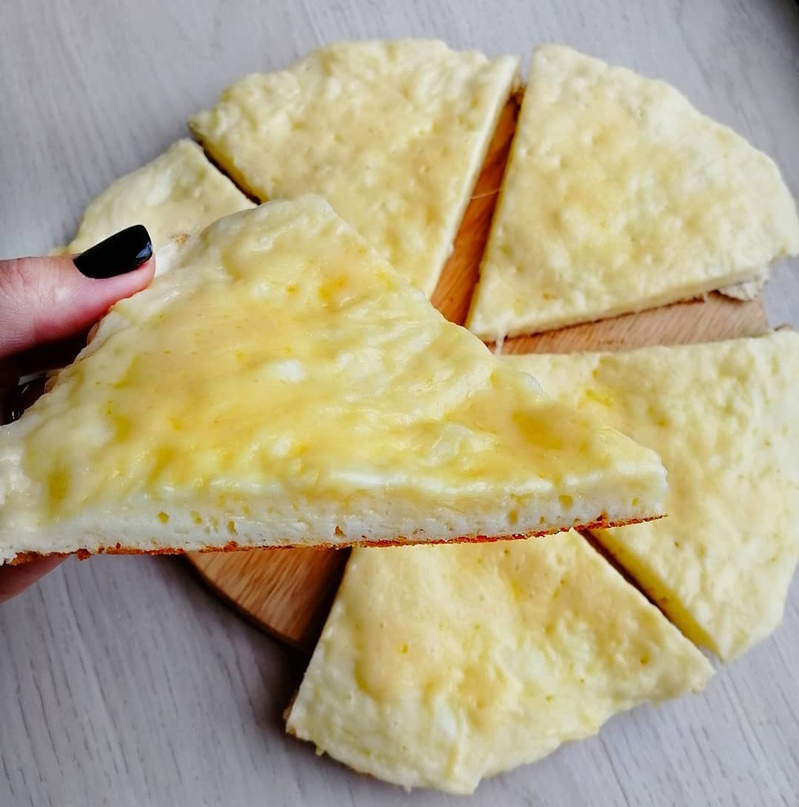 Простая и вкусная сырная лепешка