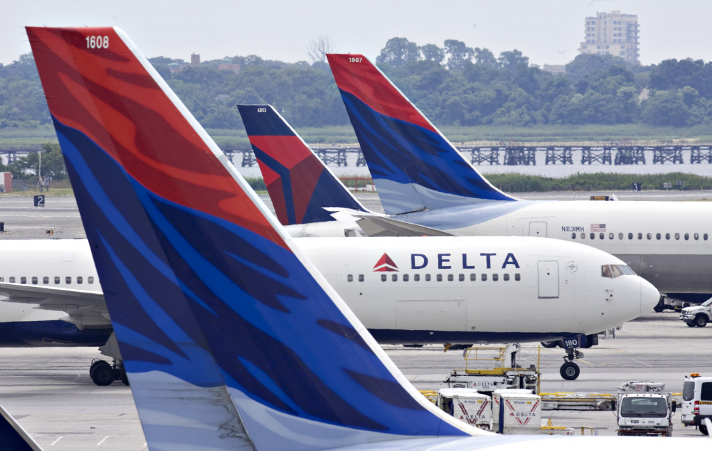 Самолет авиакомпании Delta развернули на полпути из США во Францию из-за засорившихся туалетов