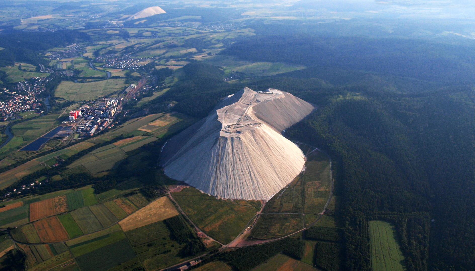 Удивительная соляная гора в Германии.