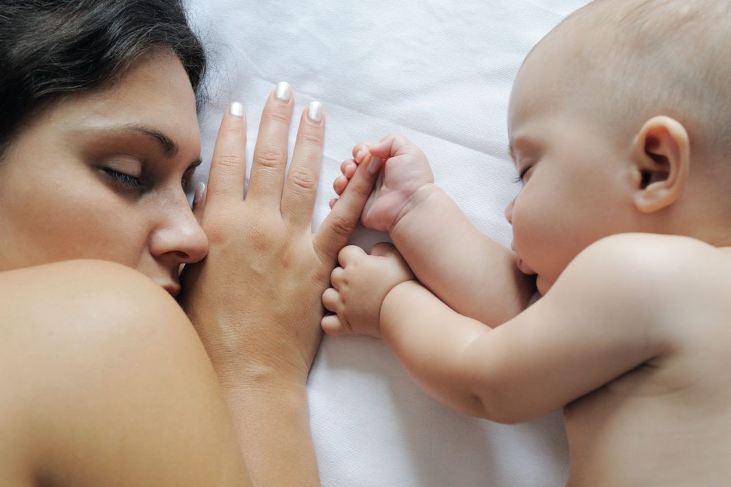 Рекомендации мамочке, как выжить после бессонной ночи с младенцем