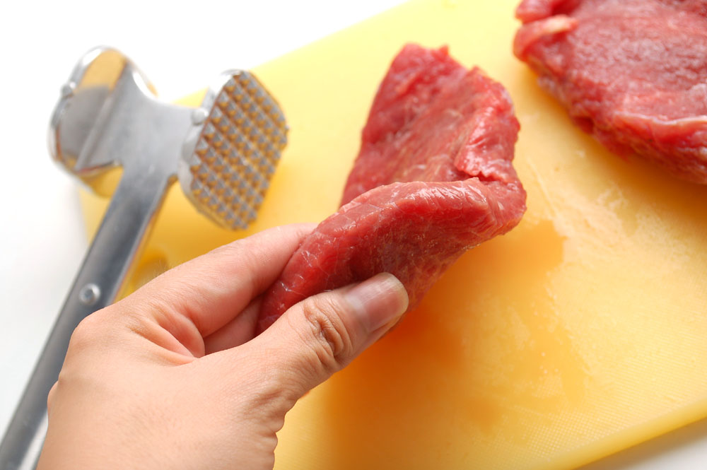 Жёсткое мясо станет мягким и сочным: 3 совета от профи кулинарии