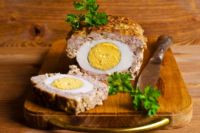 Вкусный мясной рулет с яйцом