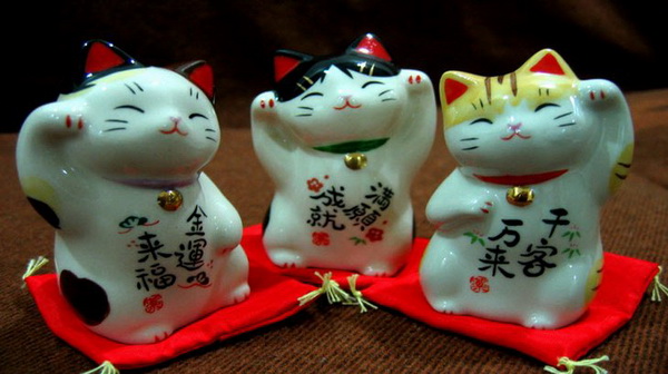 Япония. Манеки-неко – кот, который приносит удачу