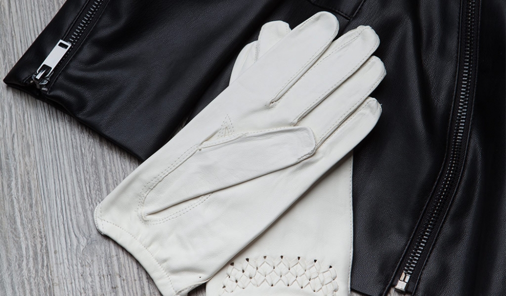 Как почистить кожаные перчатки?