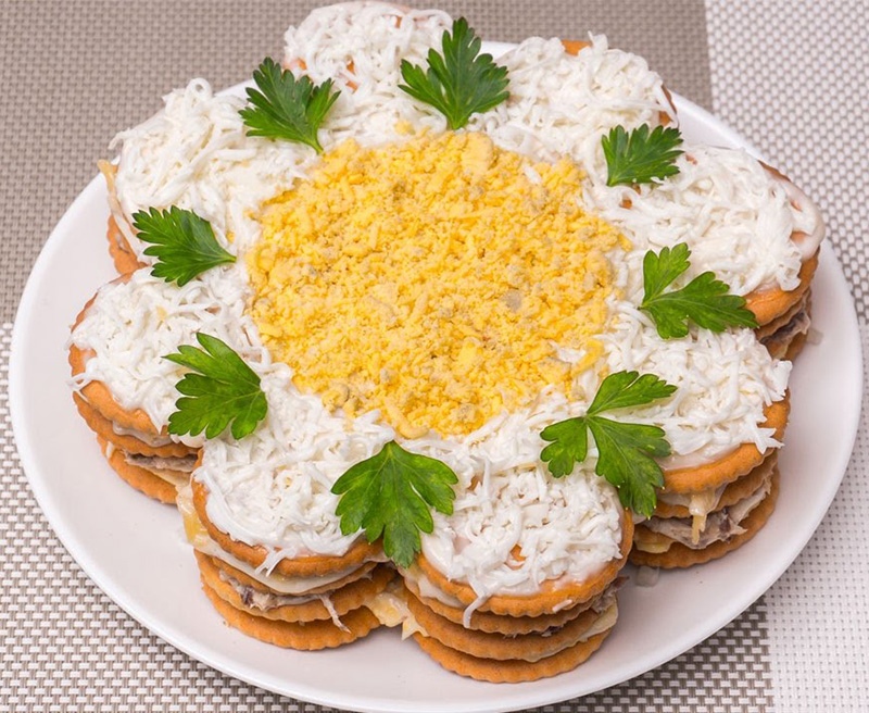 Рецепт закусочного торта из крекеров