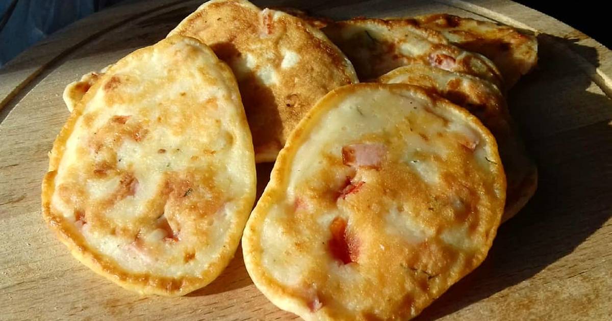 Оладушки-пиццы на сковородке, которые готовятся в два счета