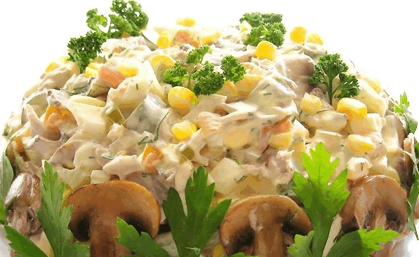 Нежный салат с грибами и кукурузой
