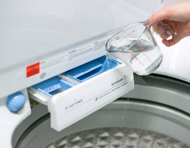 5 причин, которые убедят тебя непременно долить уксус в стиральную машинку