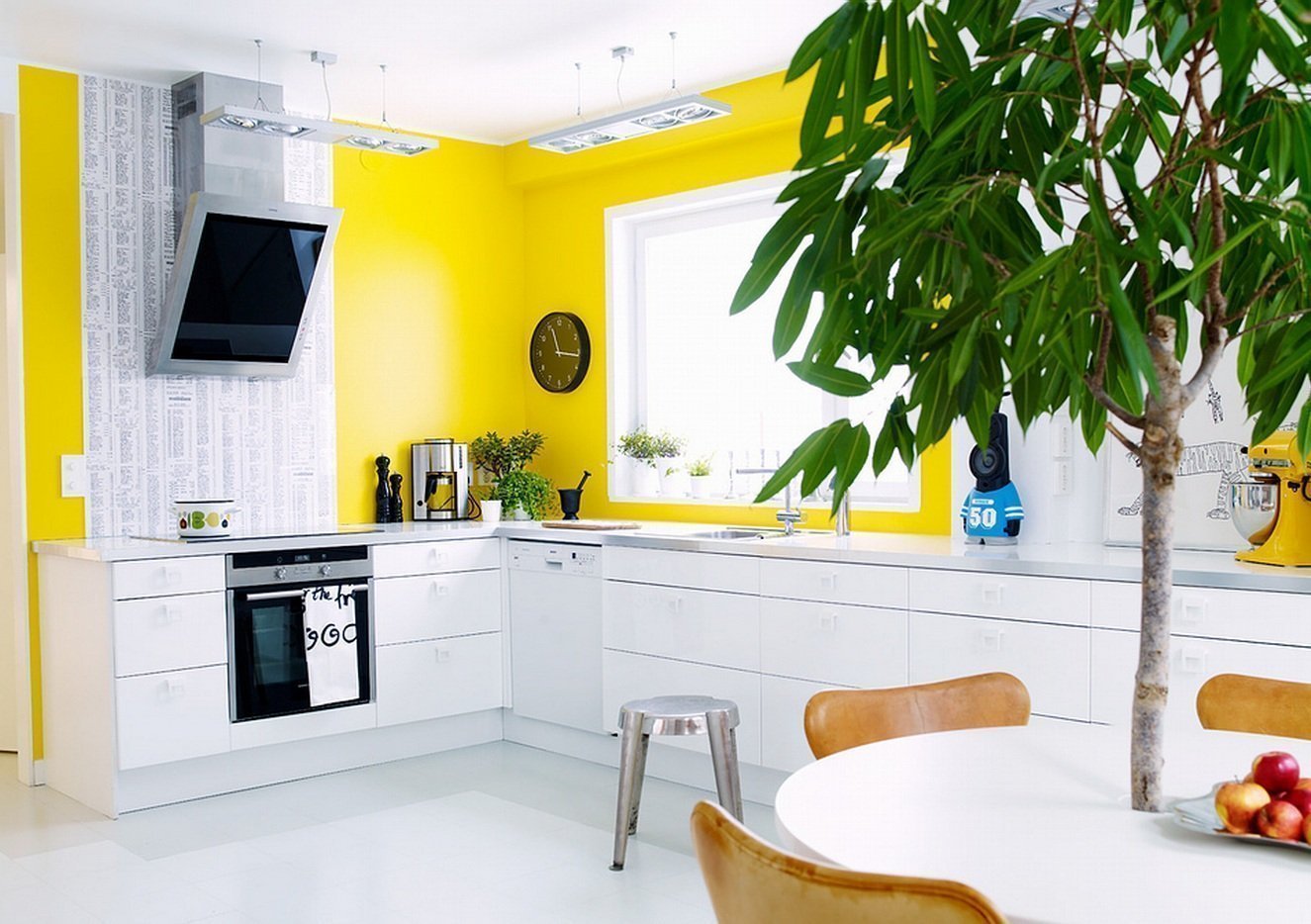 Сочный желтый лимон в интерьере – яркое лето в собственном доме .