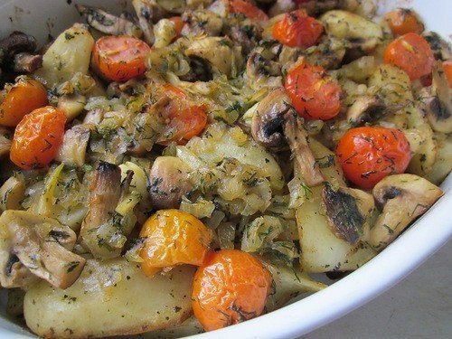 Картошечка с грибами и томатами