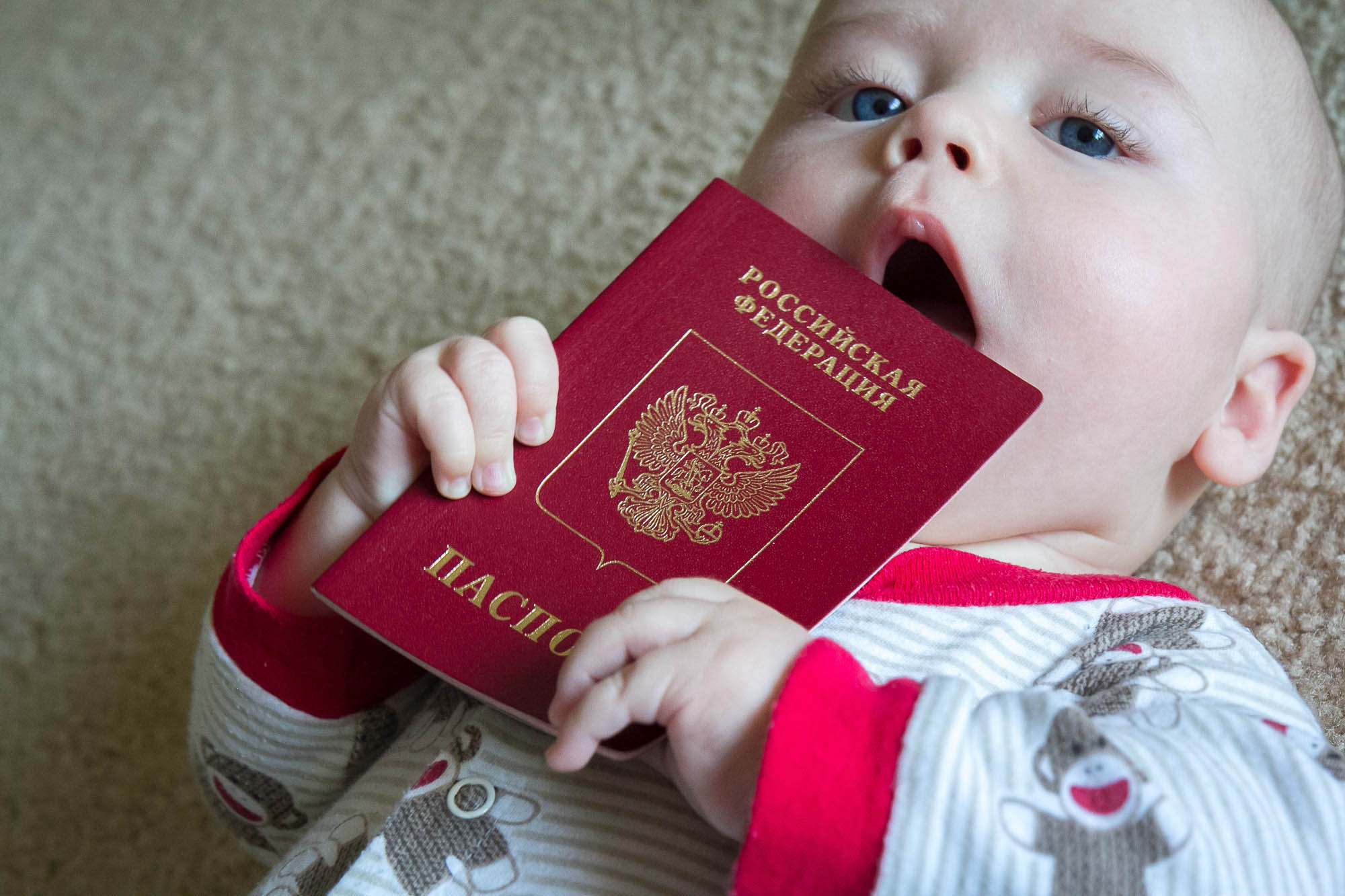Что нужно учесть при оформлении загранпаспорта ребенку