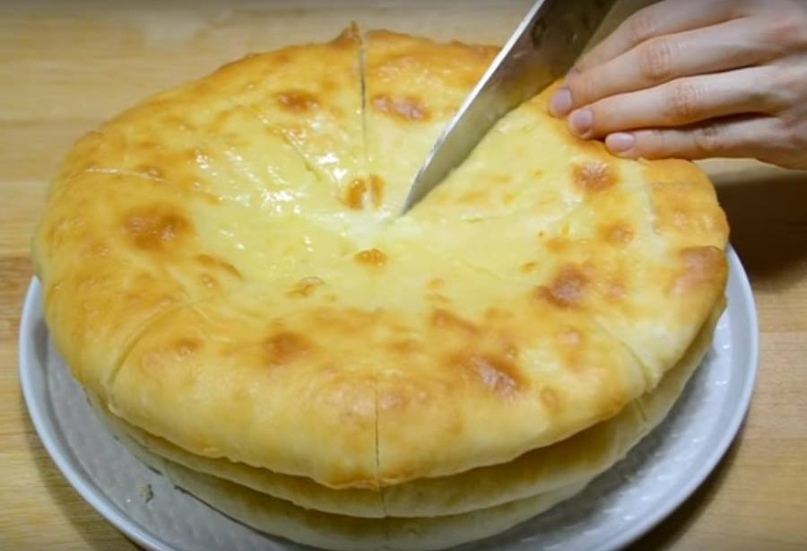 Осетинский пирог с картофелем и сыром .