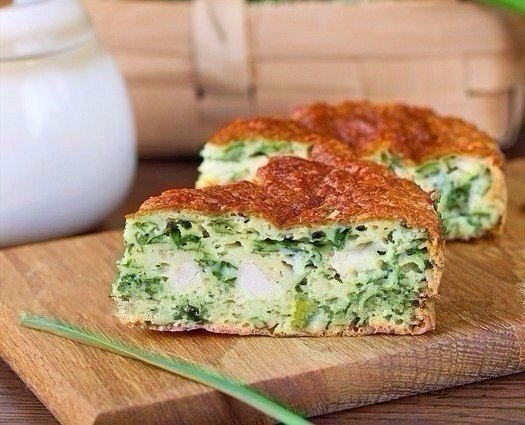 Безумно вкусный пирог с зеленым луком, курицей и сырной корочкой