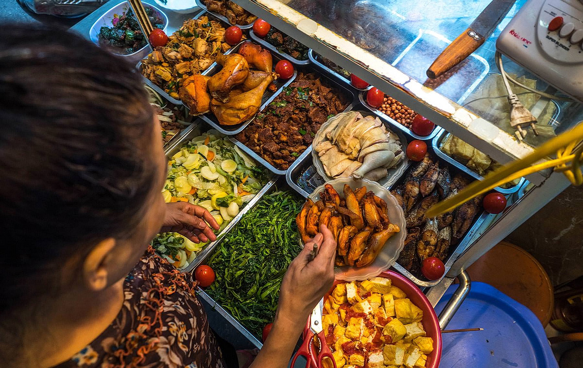 По какой привычной еде чаще всего скучают в Азии туристы из России