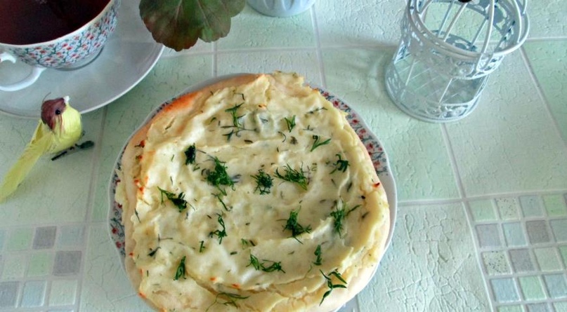 Домашний картофельный пирог с сыром и зеленью